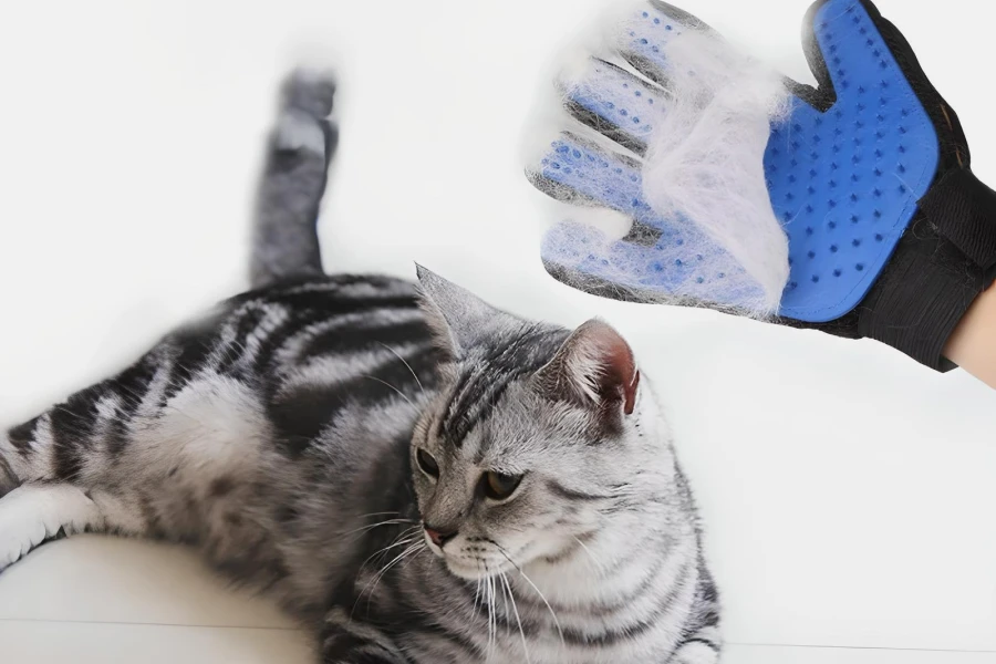 Pet Coat Grooming and Deshedding Glove