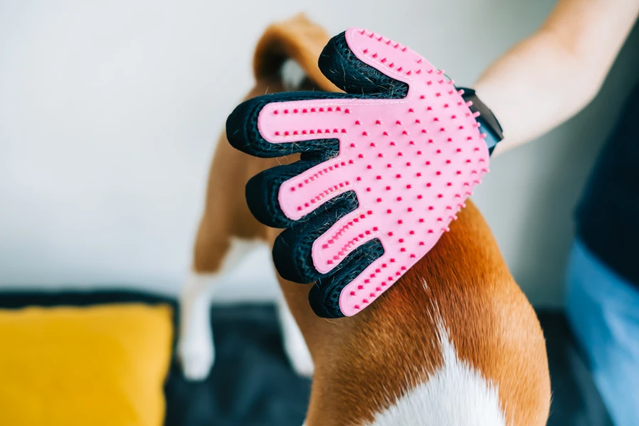 Pet Coat Grooming and Deshedding Glove